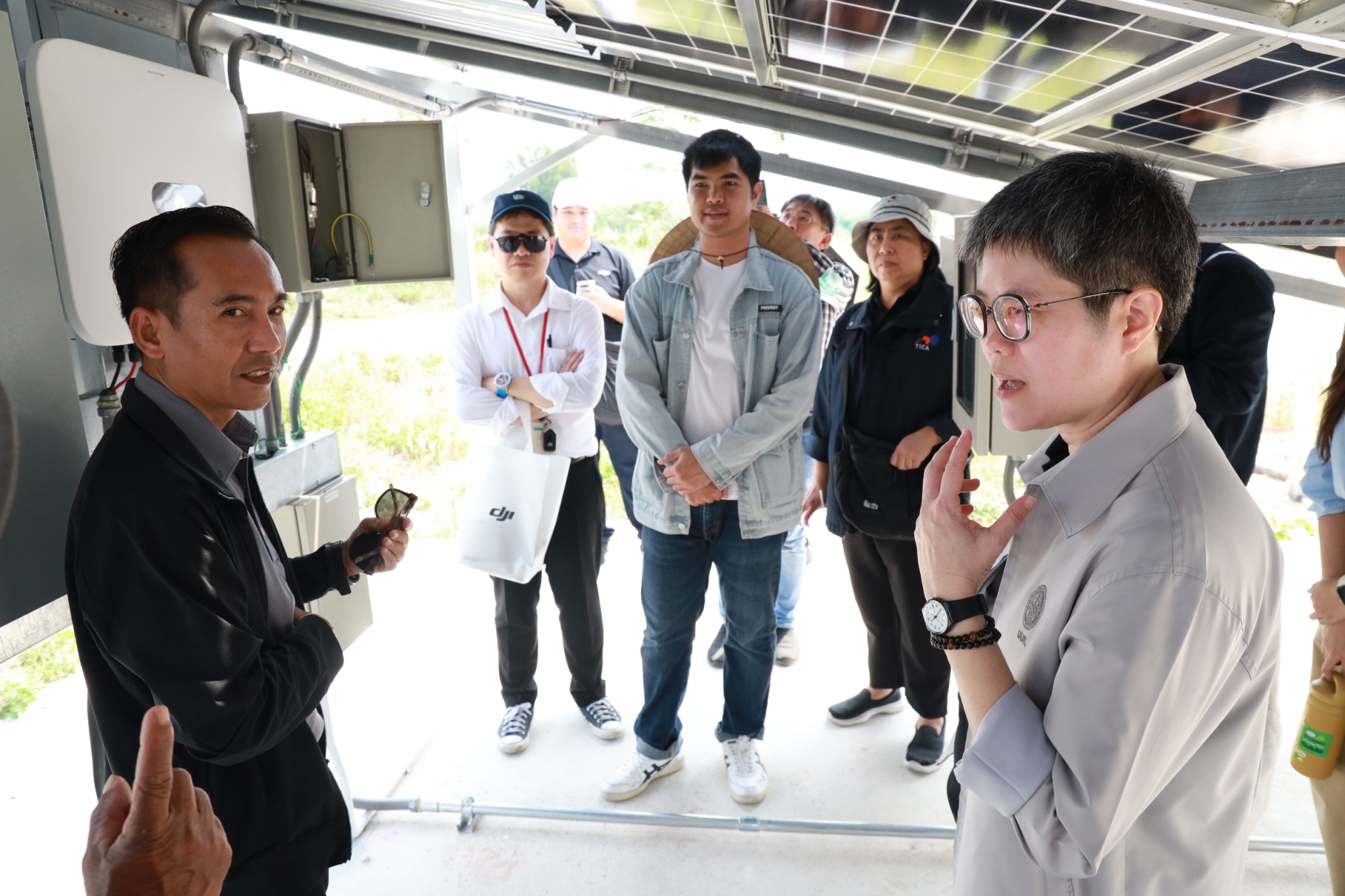 title - ส.ป.ก. ร่วมกับ TICA และ GIZ ลงพื้นที่โครงการนำร่องระบบสูบน้ำพลังงานแสงอาทิตย์เพื่อการเกษตรที่ยั่งยืนในเขตปฏิรูปที่ดิน ณ แปลงพื้นที่ คทช. จังหวัดชลบุรี